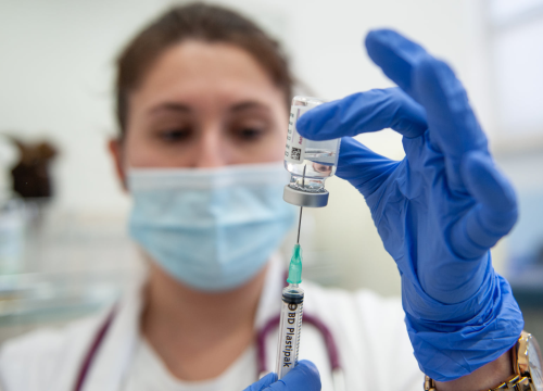 Istraživanje: Sigurno je istodobno primiti cjepiva protiv gripe i korone