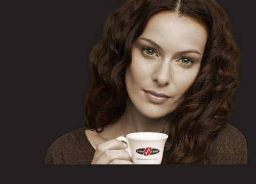 Kupite pet paketa Essse kave i osvojite novi Giugiaro design S.12 moderni aparat na poklon!