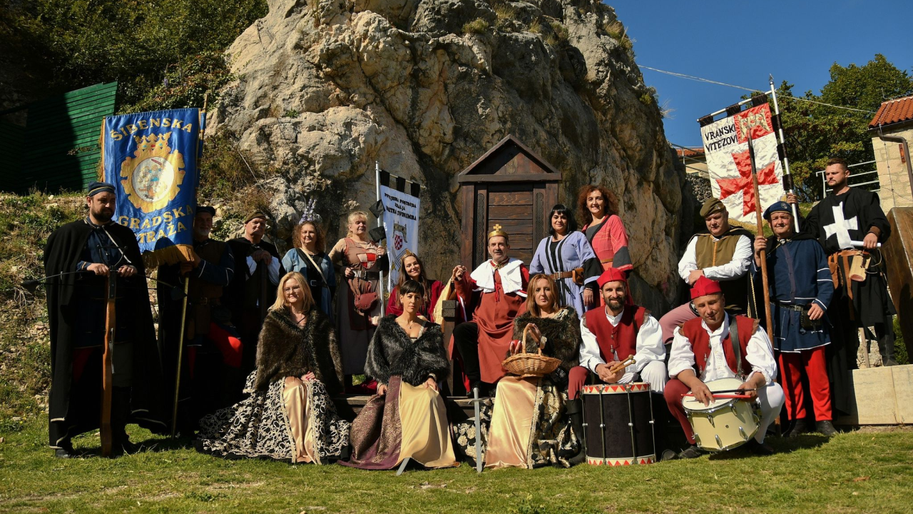 Okupljanje viteških udruga u Kninu: Slavila se krunidba kralja Dmitra Zvonimira