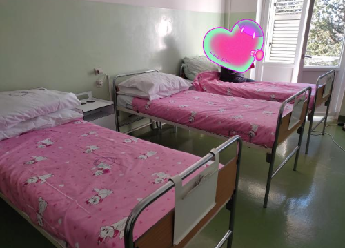 Šibenska ginekologija sada izgleda puno veselije: Stigla nova posteljina kupljena u humanitarnoj akciji dvije Tee