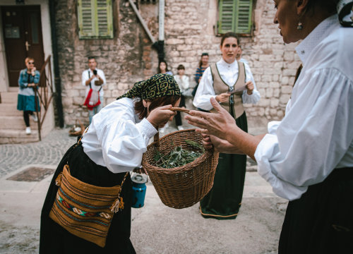 Fotografija 27 - Od brudetože, priko buklije do dišpetože: Šibenski vodiči odličnom turom do suza nasmijali sugrađane