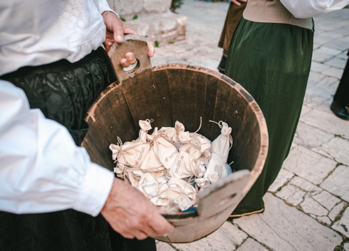 Fotografija 33 - Od brudetože, priko buklije do dišpetože: Šibenski vodiči odličnom turom do suza nasmijali sugrađane