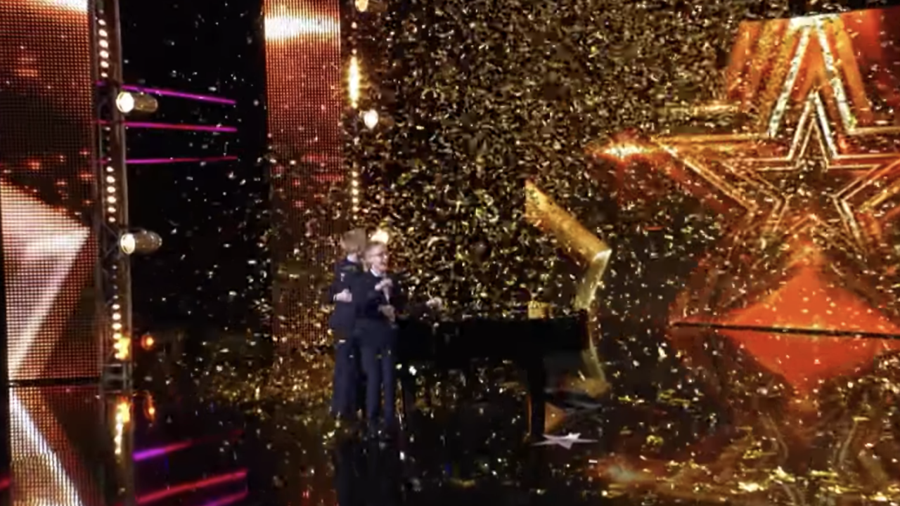 Tri blizanca u Supertalentu dobila zlatni gumb, publika podijeljena: 'Svi padaju na tužne priče i slatkoću'