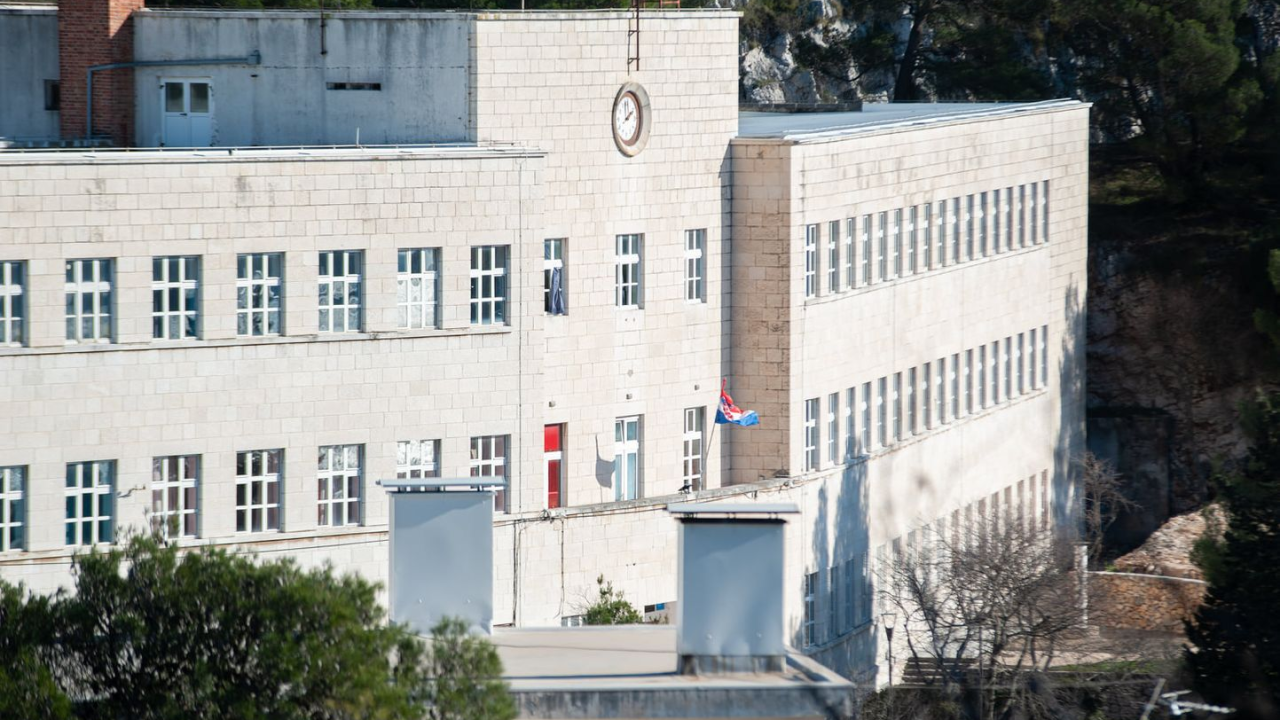 Od ponedjeljka online nastava u sedam osnovnih škola koje je osnovala županija, donosimo i što će biti u srednjima