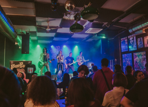 Lili Gee predstavlja energičnu posvetu strasti koju donose noći!