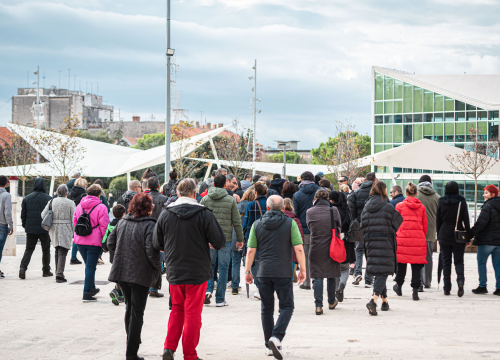 Fotografija 9 - Prosvjednici protiv mjera jutros pred gradskom i županijskom upravom: Spominjali NDH, naciste i logore pa došli pred ŠibenikIN