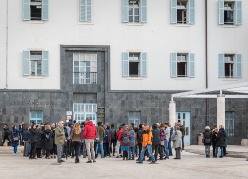 Fotografija 10 - Prosvjednici protiv mjera jutros pred gradskom i županijskom upravom: Spominjali NDH, naciste i logore pa došli pred ŠibenikIN