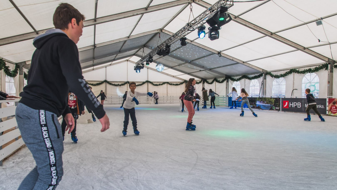 Kako stvari stoje, Šibenčani će se ovog Adventa ipak klizati na ledu, ako korona ne odluči drugačije