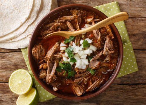 Gust, ljepljiv i pun okusa: Recept za gulaš koji obožava cijeli svijet