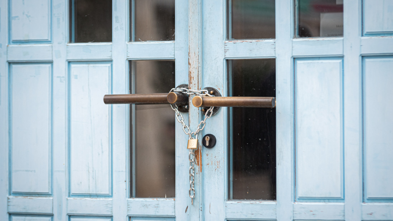 Prekršajna prijava protiv prosvjednika zbog lanca na vratima Krešimirovog doma