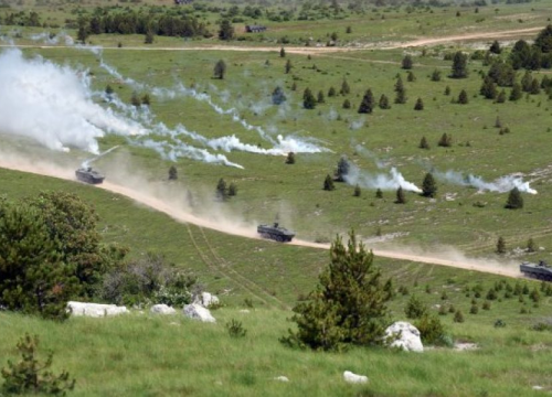 Približavanje Crvenoj zemlji kod Knina kroz više dana prosinca dozvoljeno samo vojnicima