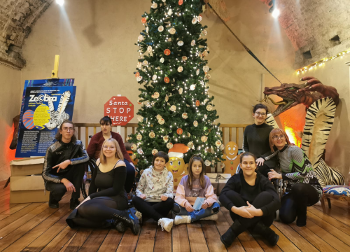 Danas otvorenje Božićnog tinela, štićenici udruge Aurora već okitili jelku: 'Ovdje smo ko doma'