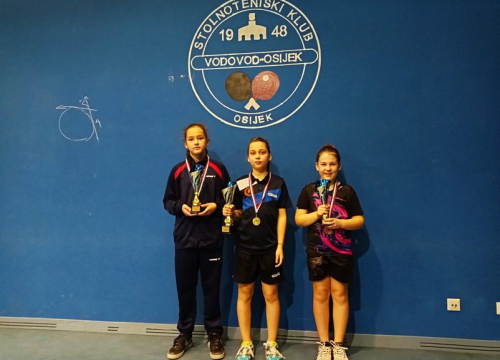 Fotografija 4 - Šibenska stolnotenisačica Loreta Mandić pobjednica turnira u Osijeku, Anđela Živković peta