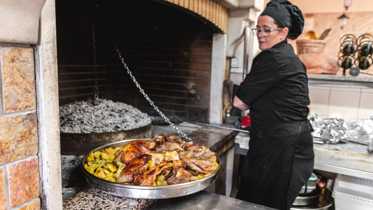 U Antinom guštu guštajte u slasnim jelima ispod peke ili s ražnja!