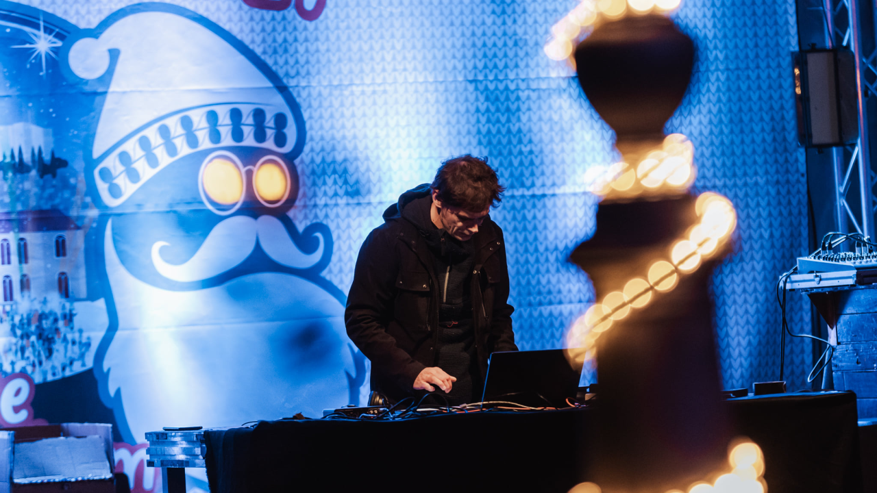 Elektronika u đardinu: Mirko Rak iliti Fikcio Monger počastio Šibenčane svojim 'full setom' na Adventuri