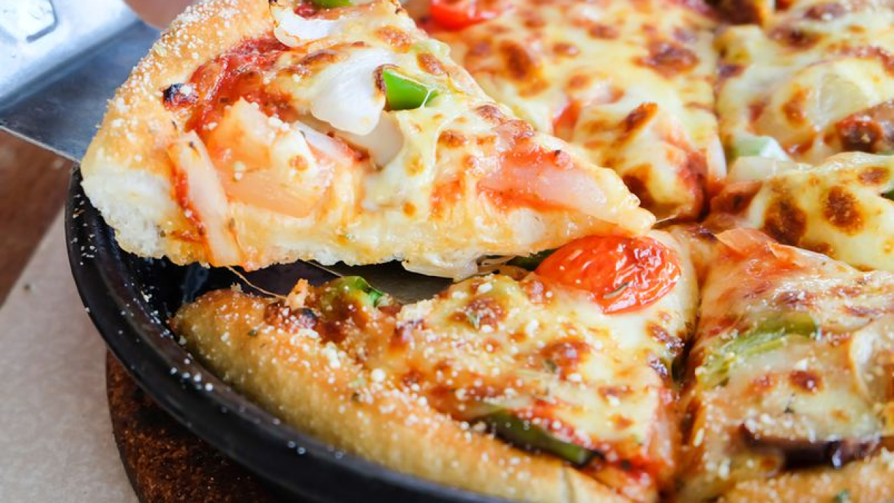 Iznenađenje! Napravite finu pizzu iz tave za samo 15 minuta