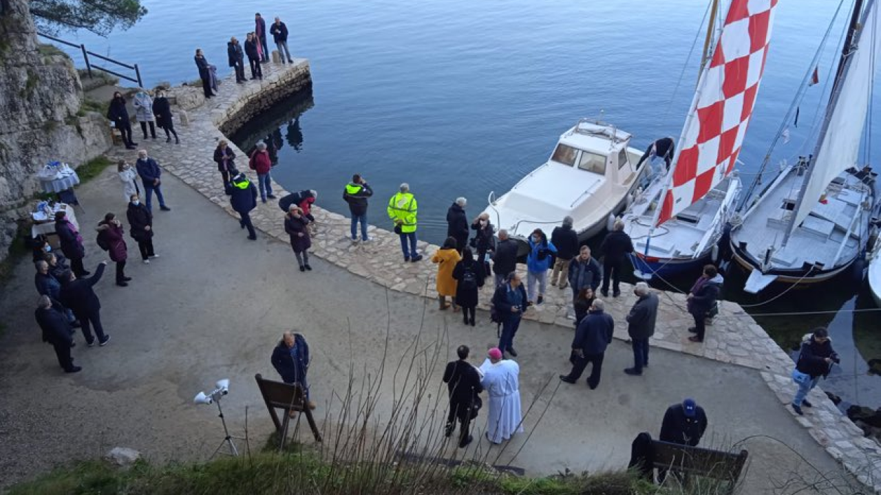 U kanalu ispred crkve-špilje obilježen spomendan sv. Ante Pustinjaka