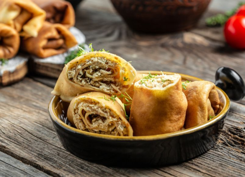 Ruske palačinke: Recept za sočno savršenstvo s piletinom i gljivama