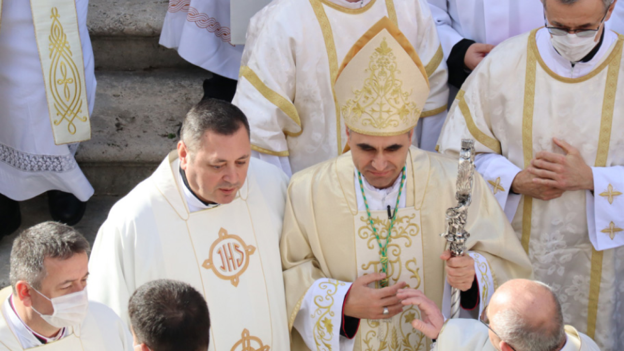 Biskup Glasnović nakon ređenja: 'Stavljam se na raspolaganje srcem i dušom'