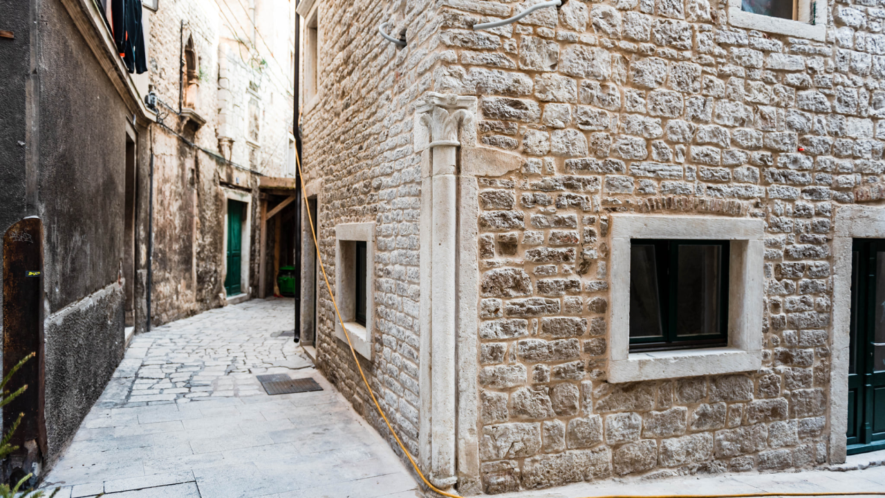 Ugaoni stupovi još su jedna posebnost Šibenika: 'Plemići su na taj način demonstrirali svoju moć'