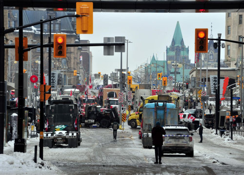 Blokada u Kanadi traje 13 dana, prijeti opskrbnim lancima: Vozači kamiona okupirali prometnice
