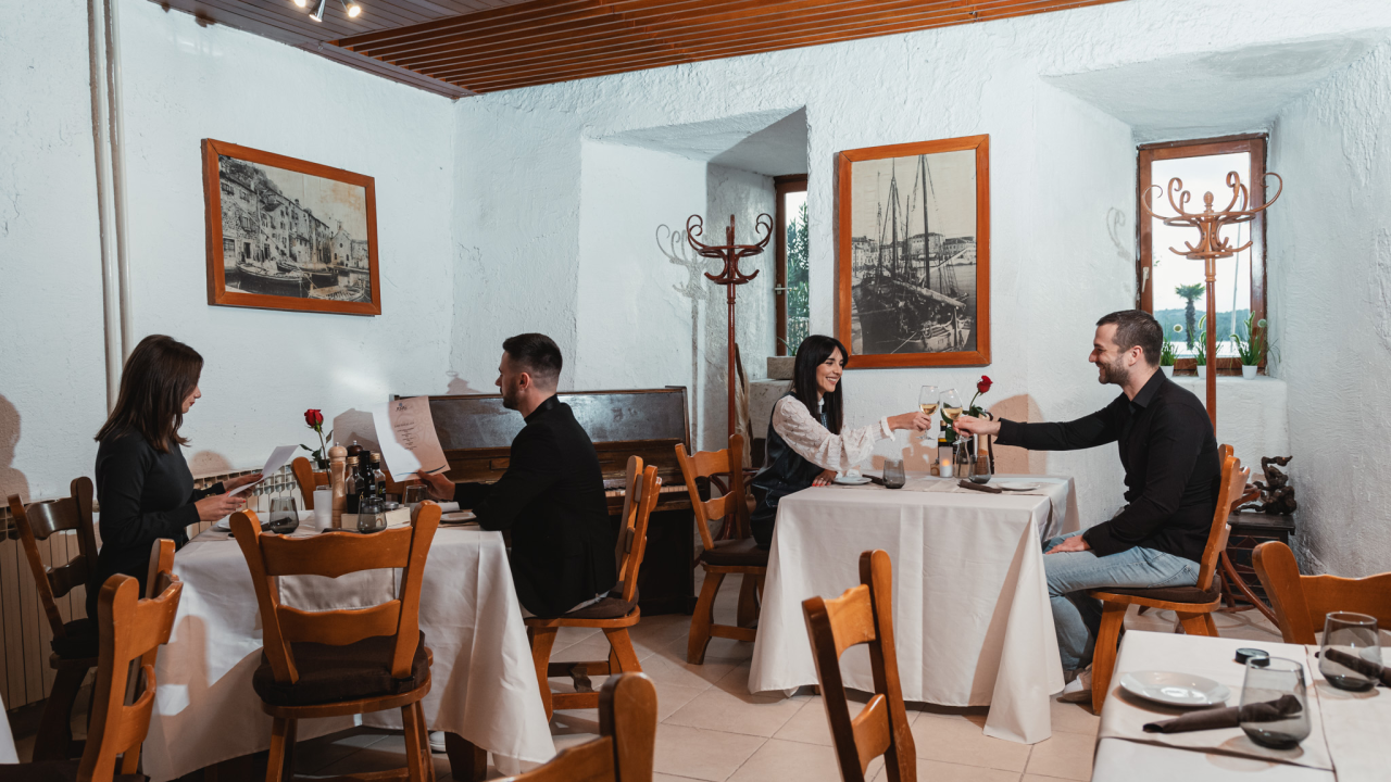 Provedite vikend u taverni Kula hotela Jadran uz odlične nastupe i vrhunsku hranu!