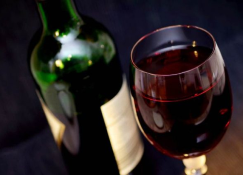 Muškarci u Hrvatskoj piju više, ali žene ih sustižu