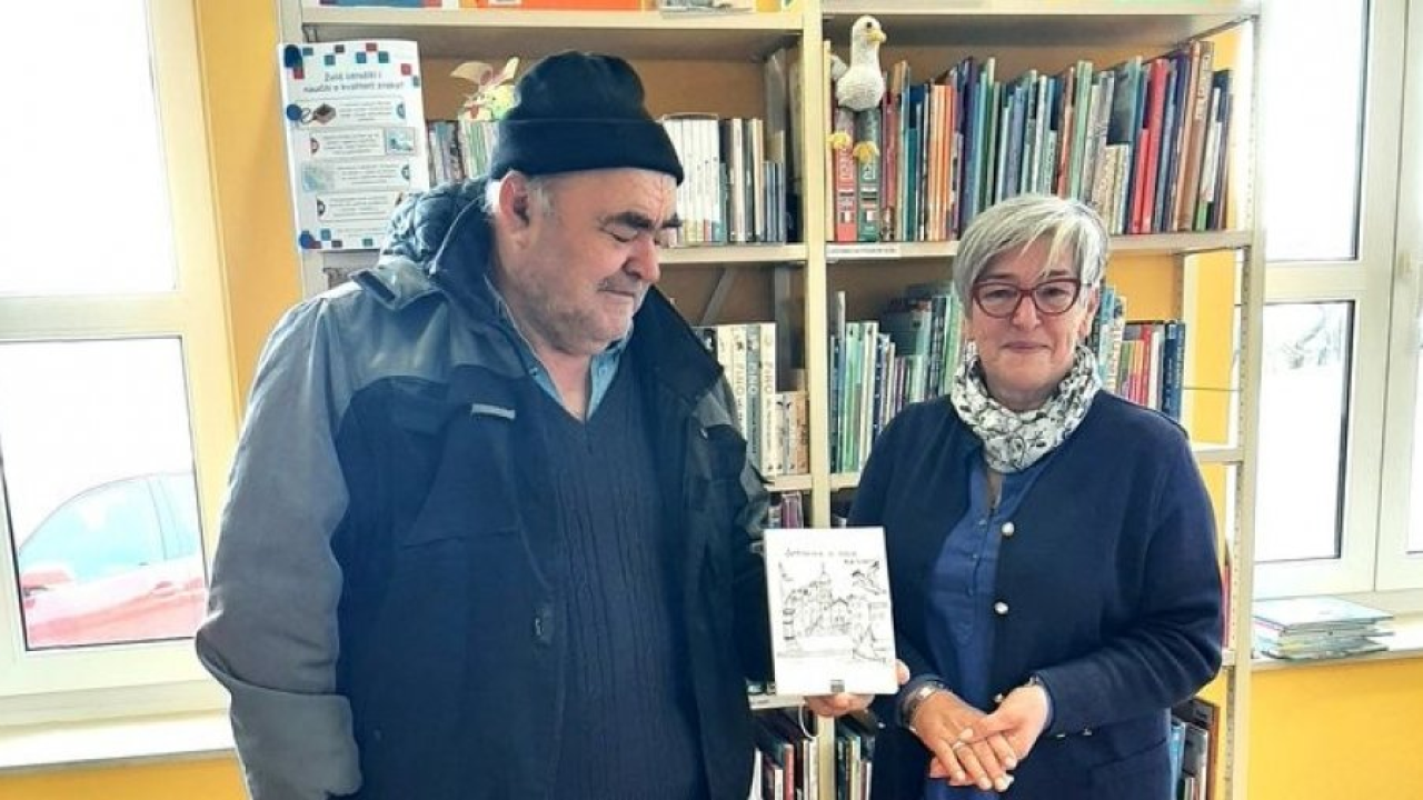 Miro Vlahov poklonio svoju zbirku poezije 'Šepurina u srcu' vodičkoj knjižnici