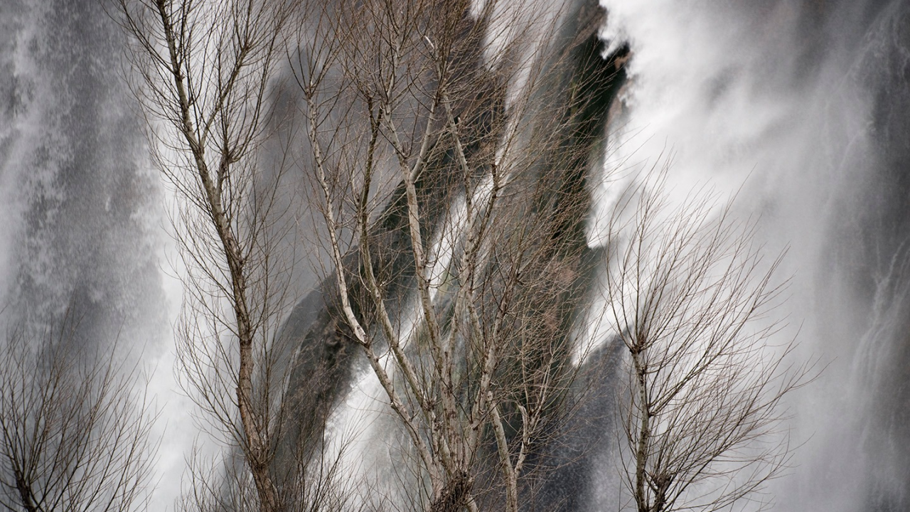 Prekrasan ples na Krčiću: Bura i slap u kombinaciji neodoljiv su prizor
