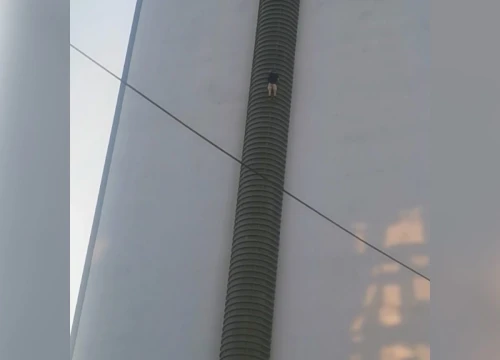 Muškarci se penjali po fasadi hotela Panorama na Trešnjevci