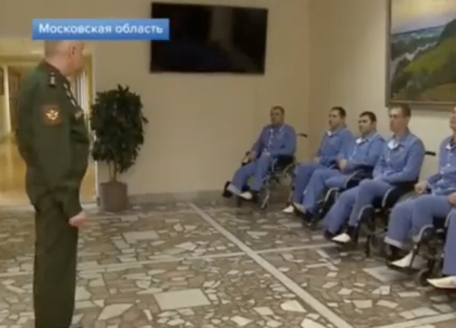 Dužnosnik ruskom vojniku koji je izgubio nogu: Nadam se da ćeš uskoro stati na noge