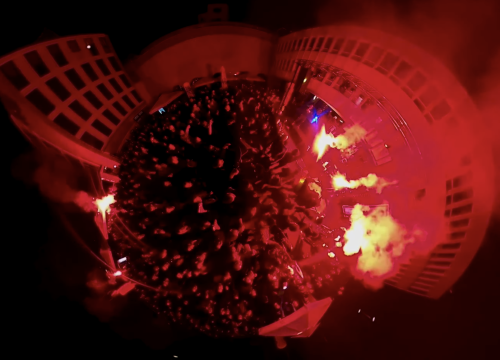 Hramovci bakljama ispred županije odali počast svim majkama, pogledajte spektakularni 360° video