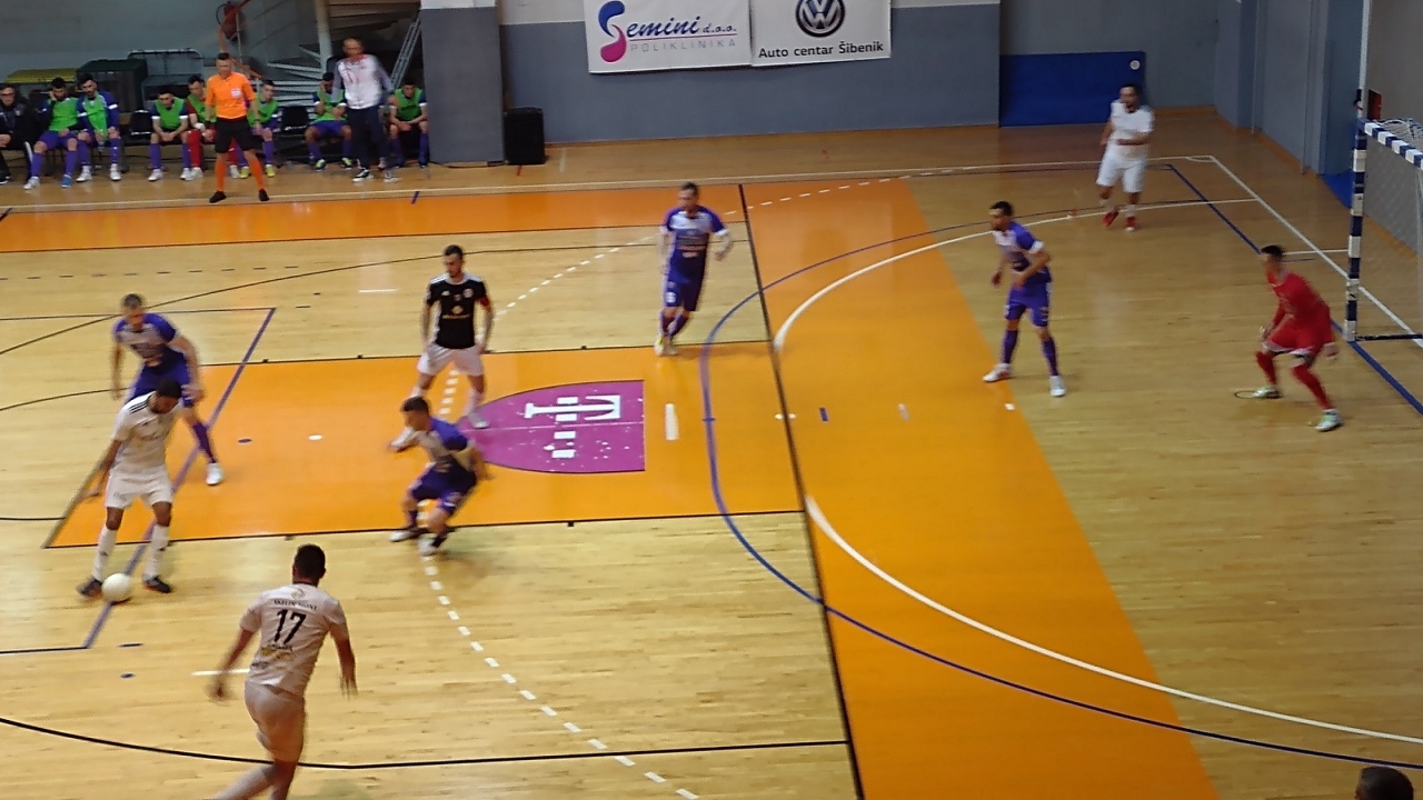 Crnica ponovo poražena od Novog Vremena, Makarani na korak do polufinala