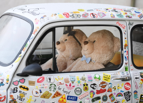 Fenomenalna reklama u Docu: Fićo i dva plišana medvjeda privlače pažnju prolaznika