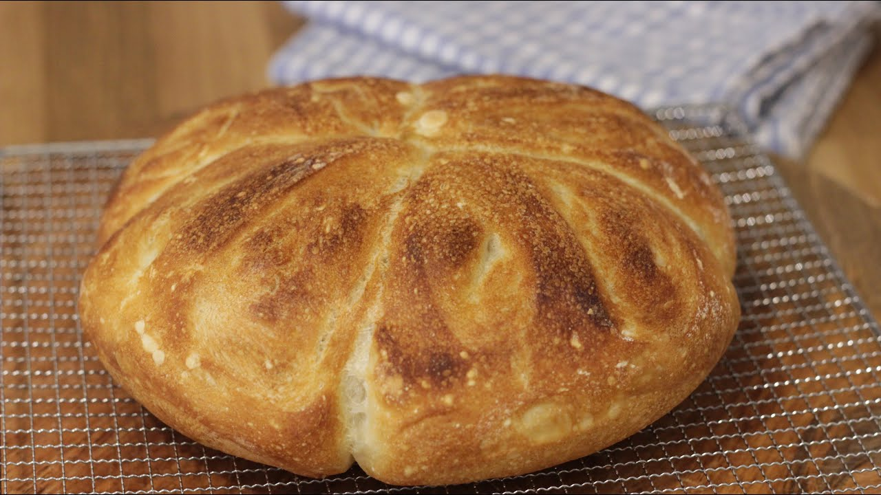 Odličan trik za stari kruh: Treba mu par minuta u pećnici