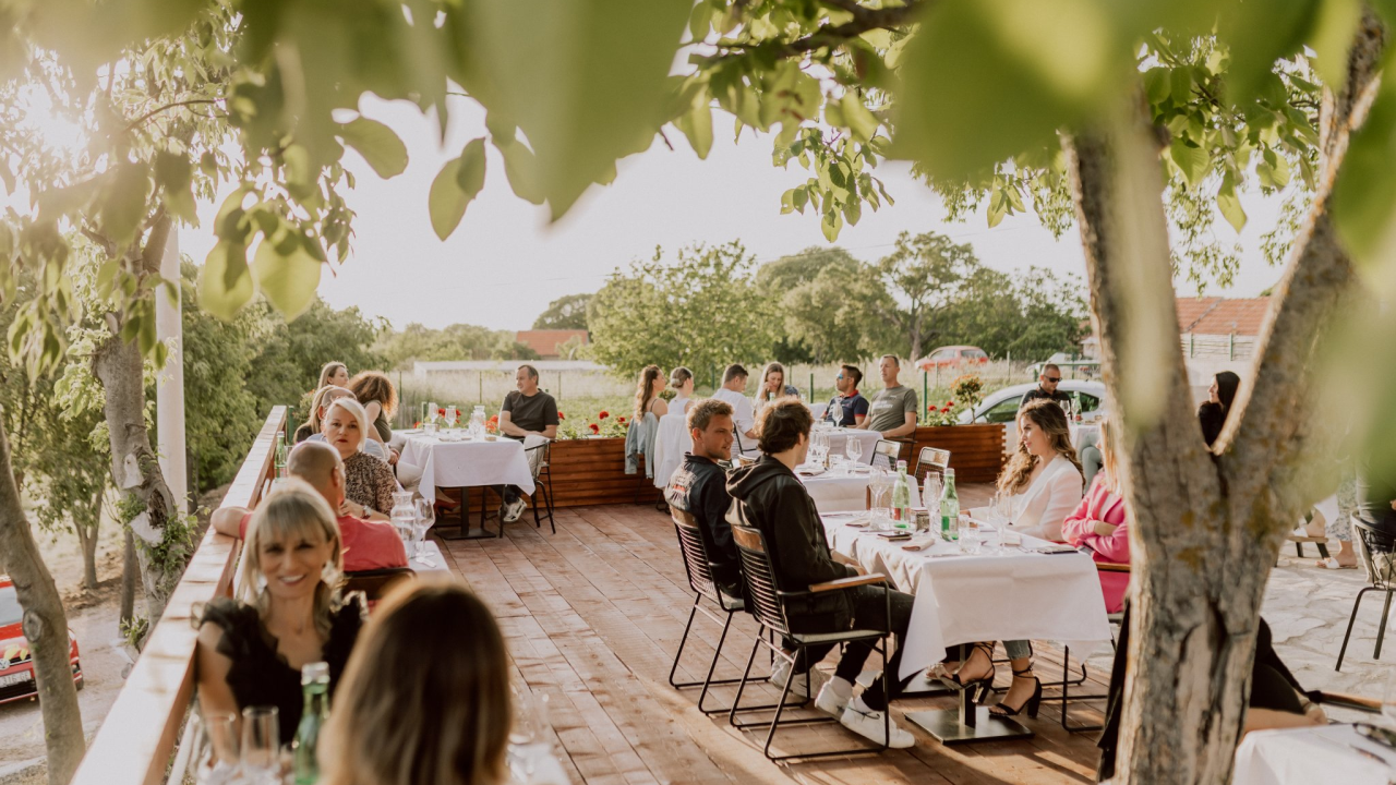 Konoba Campanelo otvorila je terasu s najljepšim pogledom uz gostovanje Melkiora Bašića!