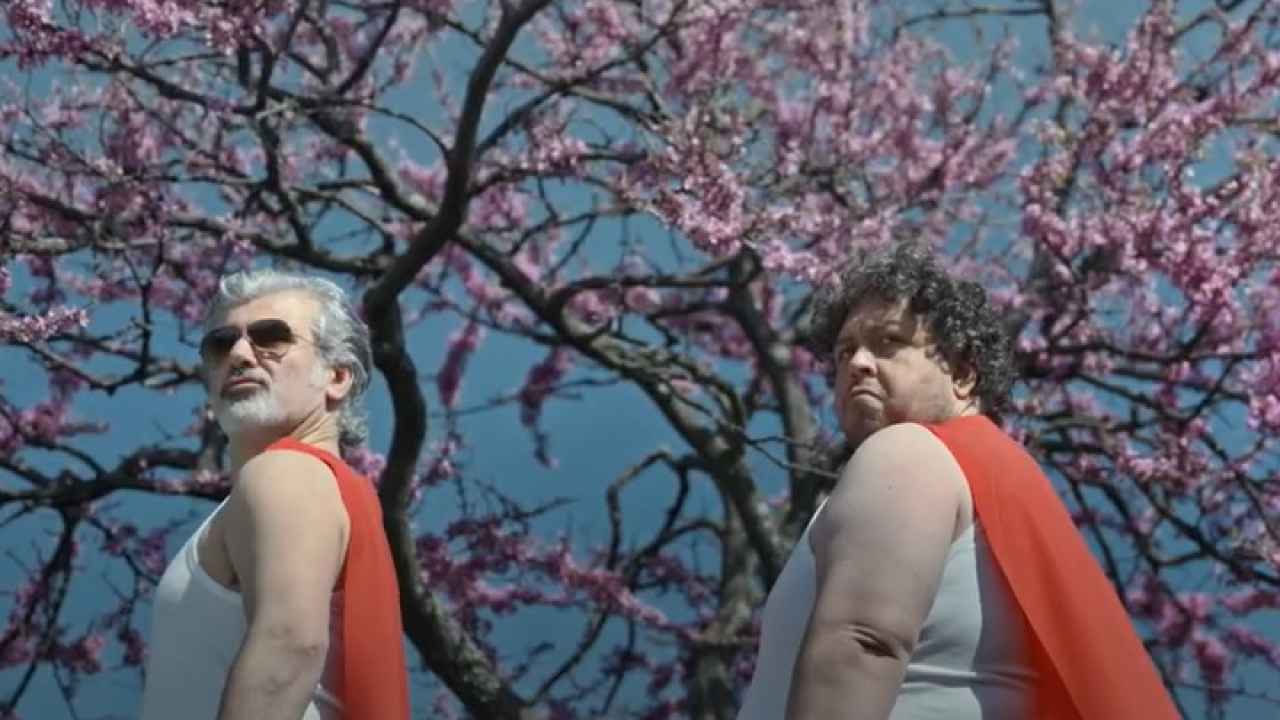 TBF pjesmom 'Pas sa plastičnim plaštom' najavljuje debitantski film Nine Violić