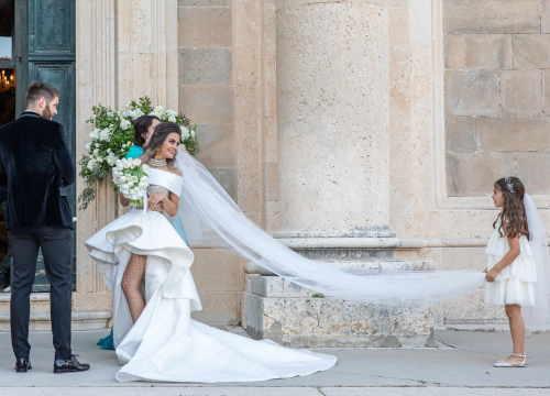 Vjenčanica o kojoj se priča: Adriana Ćaleta-Car u glamuroznoj haljini koja udara kontru tradiciji