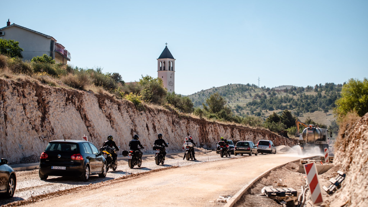 Posjetili smo Žaborić: 'Turisti nam ne dolaze, a Šibenčana je sve manje na plaži. Puna nam je kapa ovih radova'