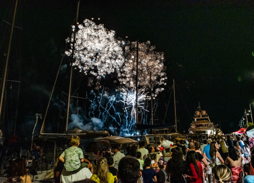 Spektakularan vatromet uveo Šibenčane u najluđu ljetnu noć: Pogledajte kako je bilo