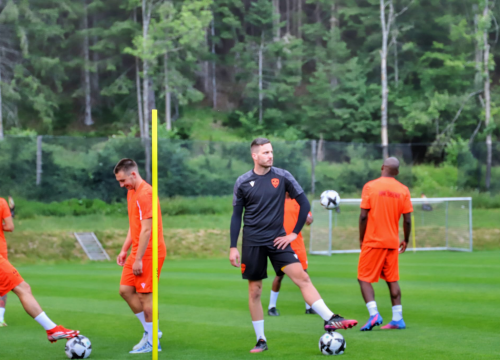 Nogometaši Šibenika odrađuju prve treninge u Sloveniji, potpisan novi sponzorski ugovor