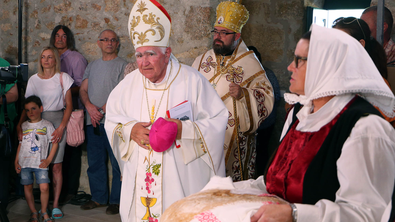 U Kričkama posvećena obnovljena crkva Pokrova presvete Bogorodice