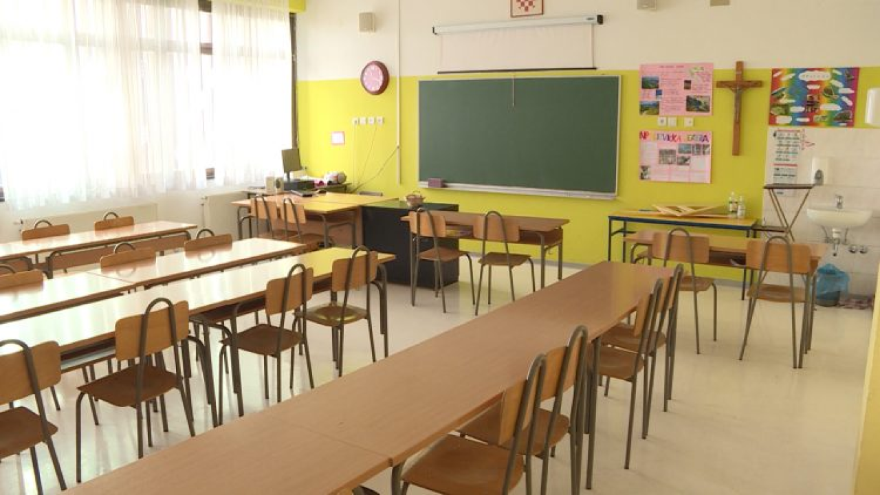 Općina Tribunj financirat će radne materijale za sve osnovnoškolce