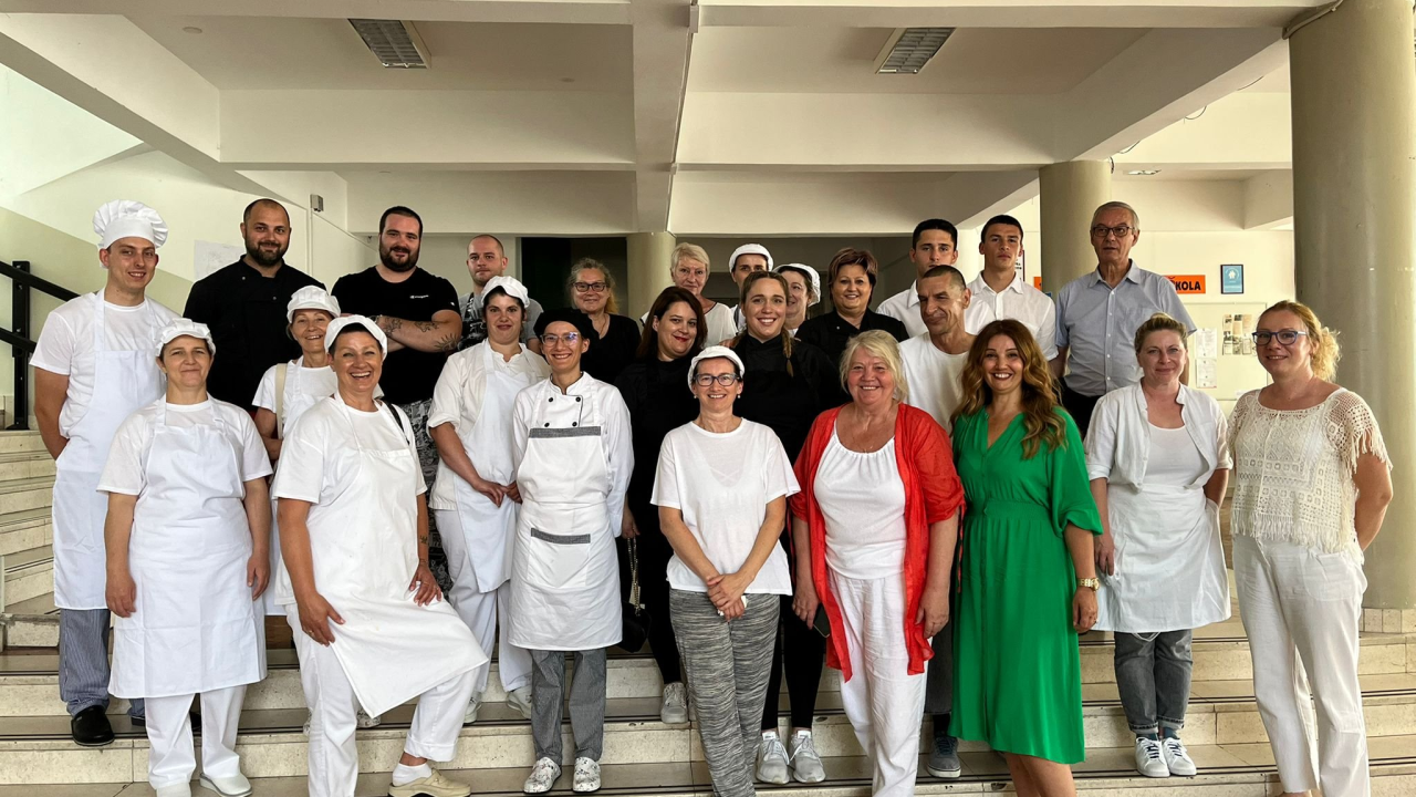 Polaznici POU Šibenik uspješno završili program prekvalifikacije za kuhare, konobare, pekare i slastičare!