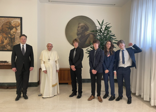 Elon Musk upoznao papu Franju, objavio fotografiju sa svoja četiri sina