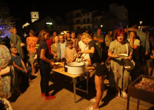 Fotografija 4 - Na ribarskoj fešti uz Tedija Spalata 'planulo' 165 kg srdela