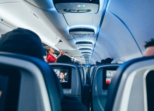 Židovski putnici na letu za Madrid naručili košer obroke pa ostali u šoku. Pokrenuta istraga