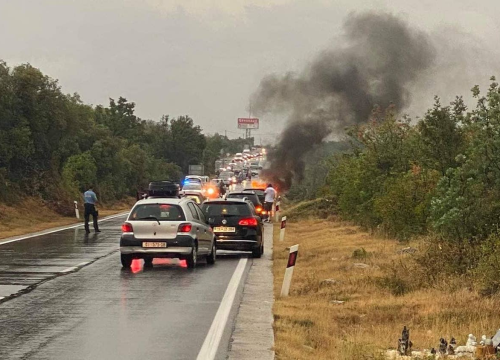 Planuo automobil kod Benkovačke ceste: 'Kolona je ogromna'