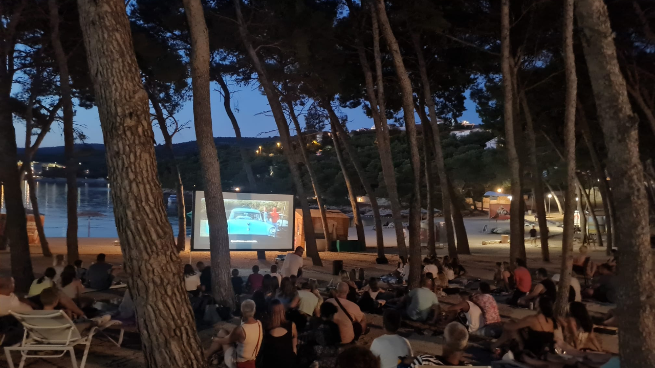 Primošten ima kino na otvorenom, a večeras možete pogledati francusku komediju