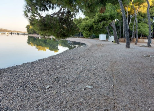 U Pirovcu za ručnik ostavljen na plaži kazna do 1500 kuna
